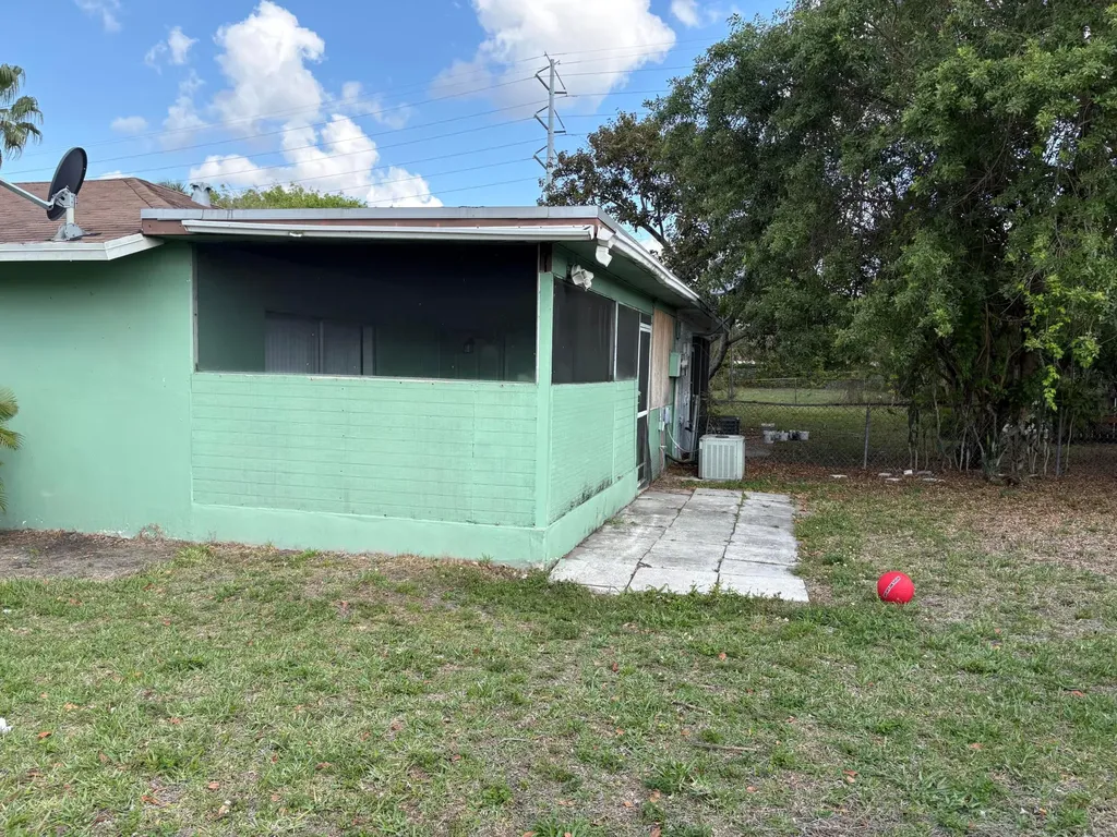 5954 Bahama Court West Palm Beach FL 33407