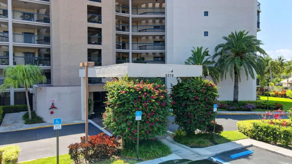 5279 S Fountains Drive S Lake Worth FL 33467