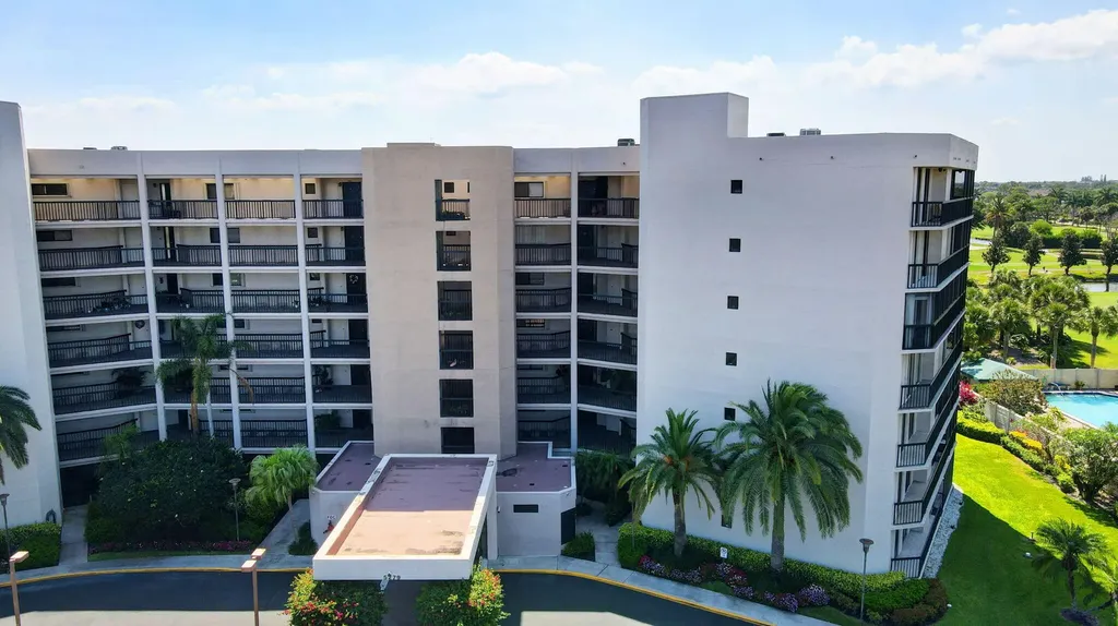 5279 S Fountains Drive S Lake Worth FL 33467