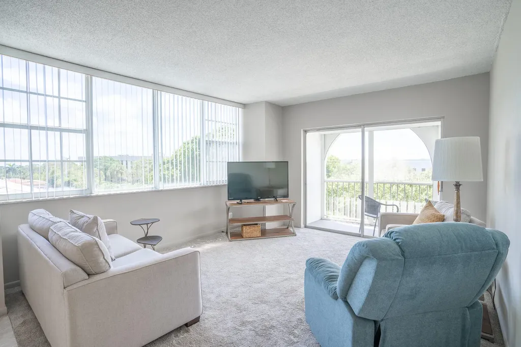 250 NE 20th Street Boca Raton FL 33431