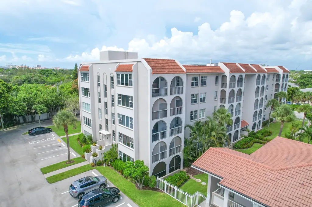 250 NE 20th Street Boca Raton FL 33431