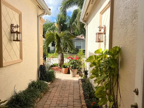 4552 N San Andros West Palm Beach FL 33411