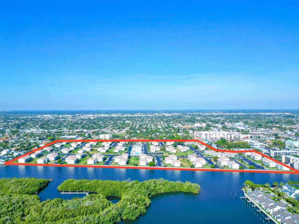 480 Horizons W Boynton Beach FL 33435