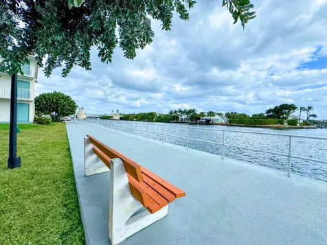 480 Horizons W Boynton Beach FL 33435