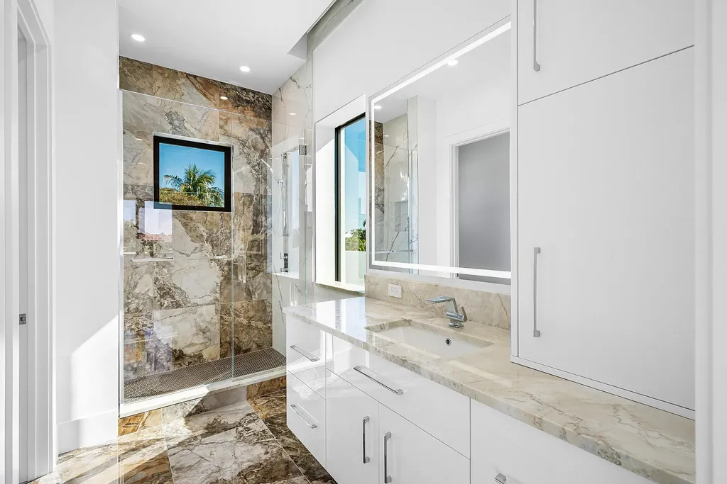 2650 NE 48th Court Lighthouse Point FL 33064