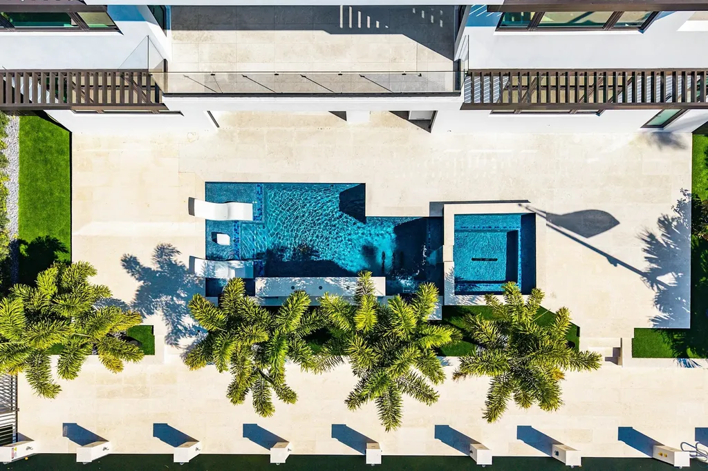 2650 NE 48th Court Lighthouse Point FL 33064