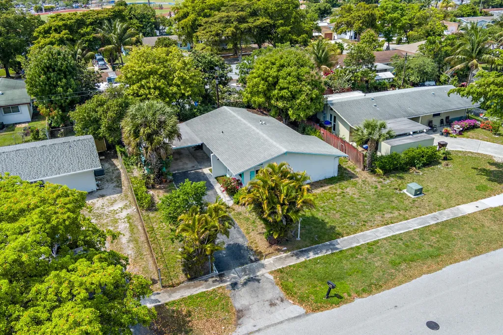 413 Ontario Place West Palm Beach FL 33409