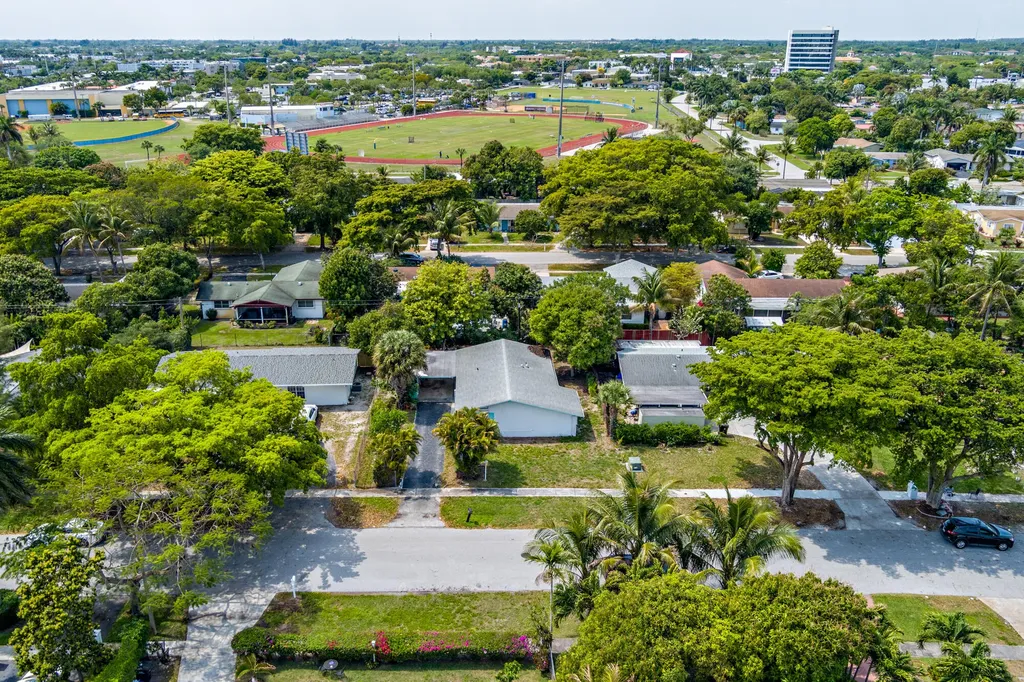 413 Ontario Place West Palm Beach FL 33409