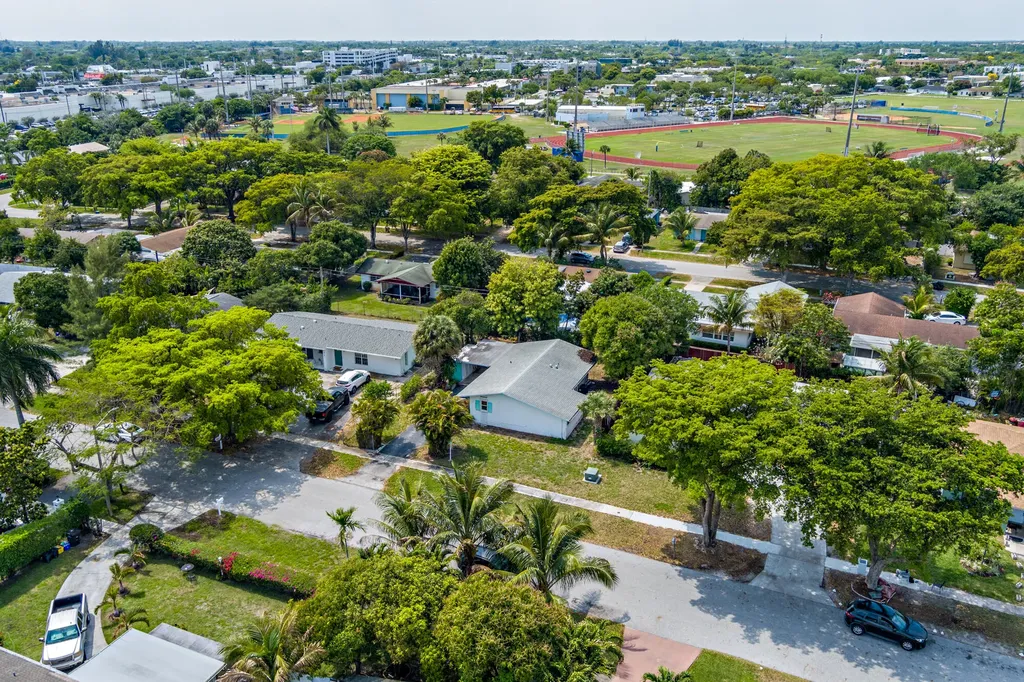 413 Ontario Place West Palm Beach FL 33409