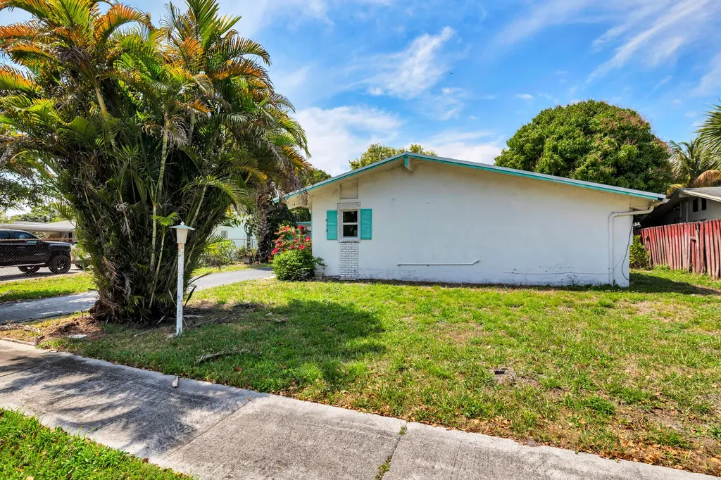 413 Ontario Place West Palm Beach FL 33409