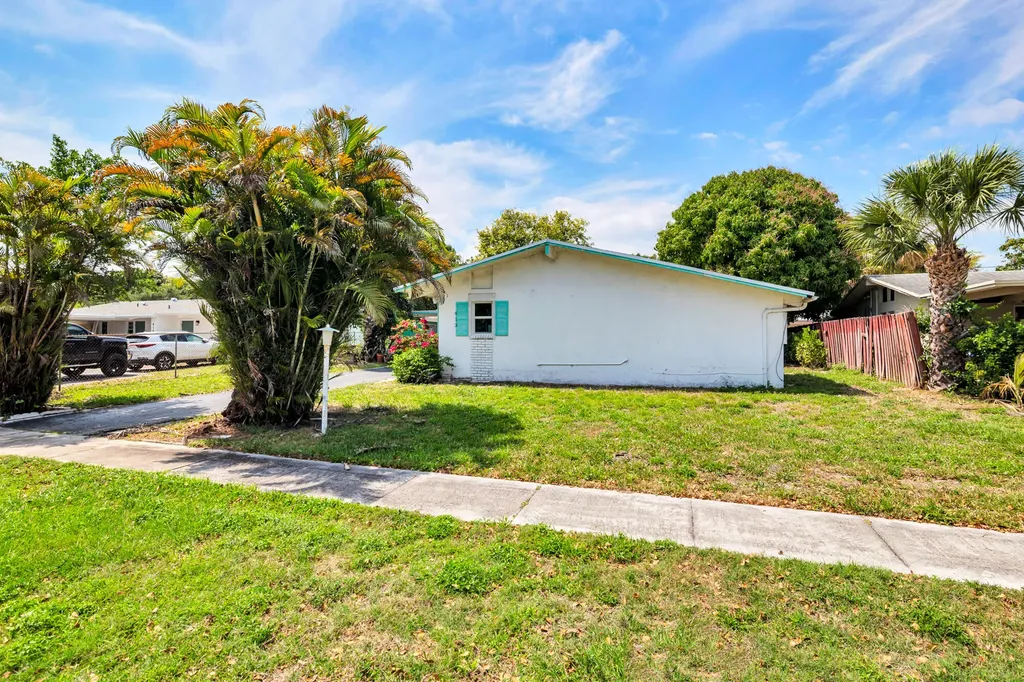 413 Ontario Place West Palm Beach FL 33409