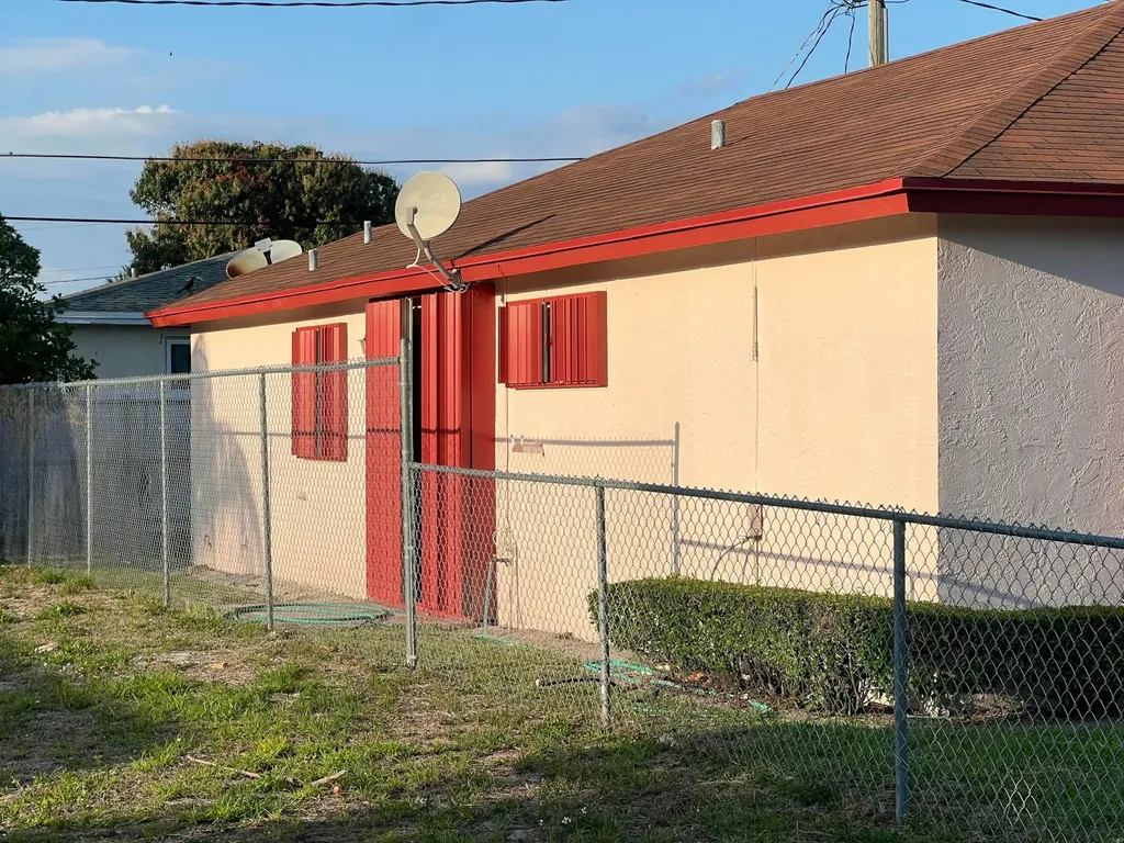 1037 17th Street West Palm Beach FL 33407