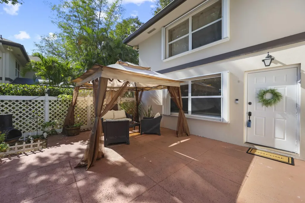 31 Clinton Court Royal Palm Beach FL 33411