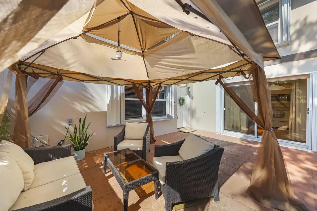 31 Clinton Court Royal Palm Beach FL 33411
