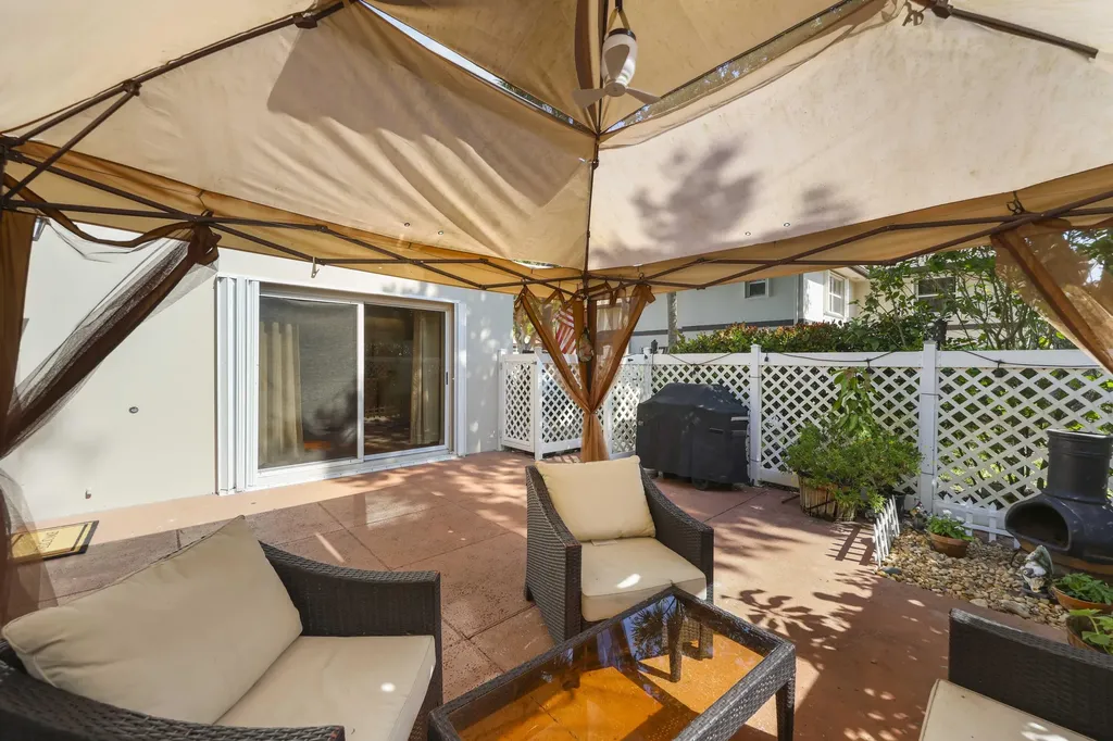 31 Clinton Court Royal Palm Beach FL 33411