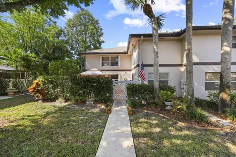 31 Clinton Court Royal Palm Beach FL 33411