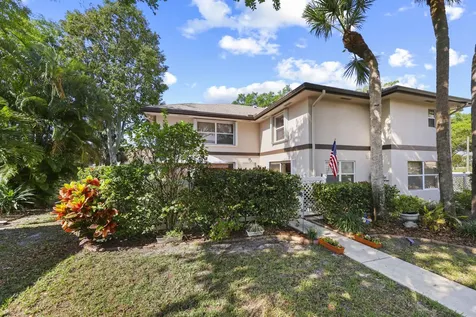 31 Clinton Court Royal Palm Beach FL 33411