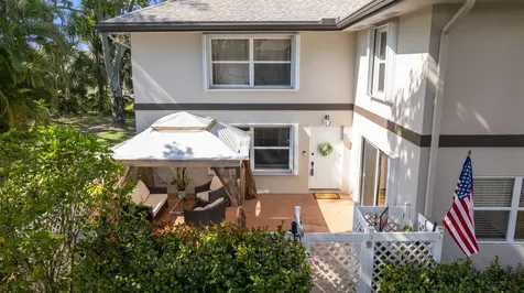 31 Clinton Court Royal Palm Beach FL 33411