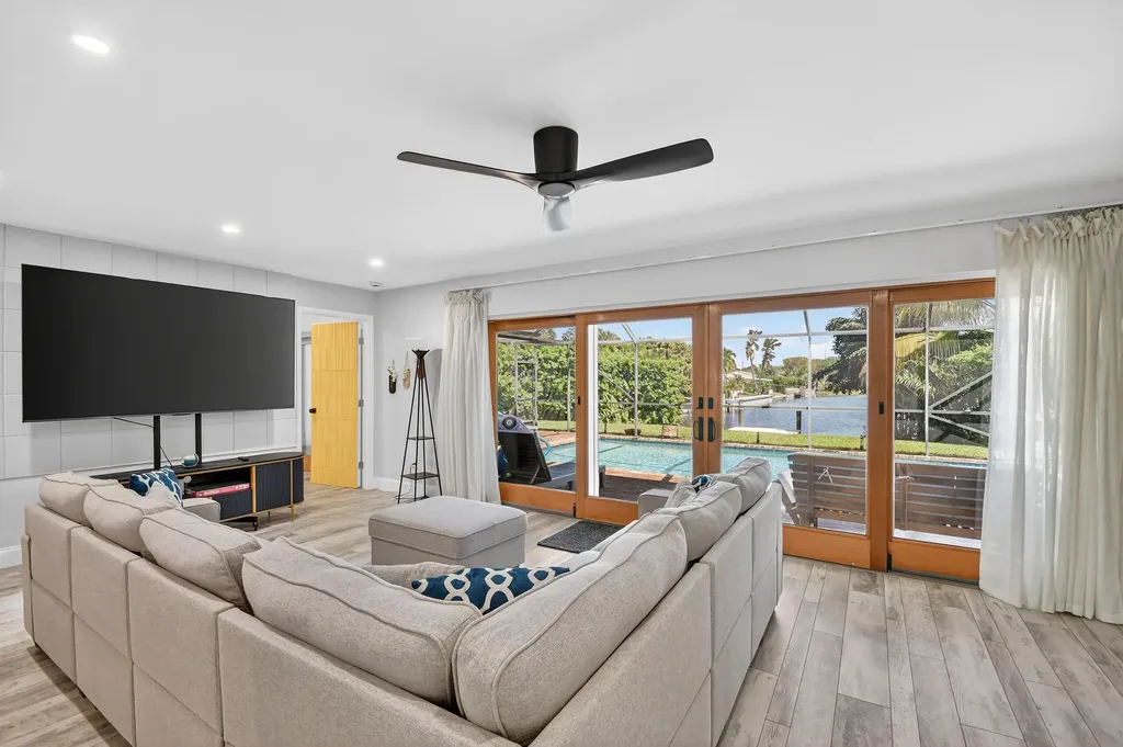 8416 Pine Tree Lane West Palm Beach FL 33406