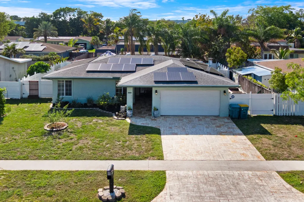 8017 NW 74th Terrace Tamarac FL 33321