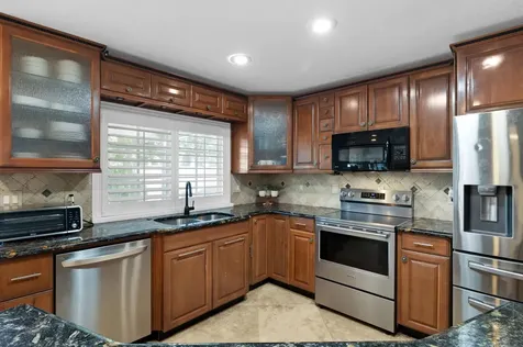 8017 NW 74th Terrace Tamarac FL 33321