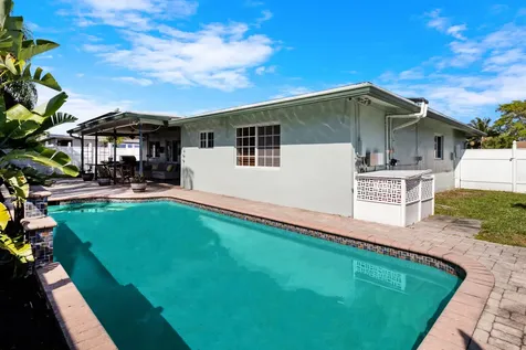 8017 NW 74th Terrace Tamarac FL 33321