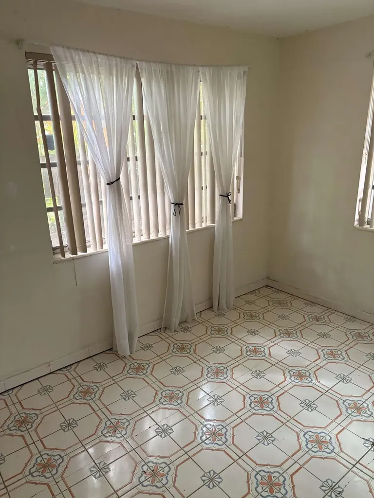 1538 NW 15th Avenue Miami FL 33125