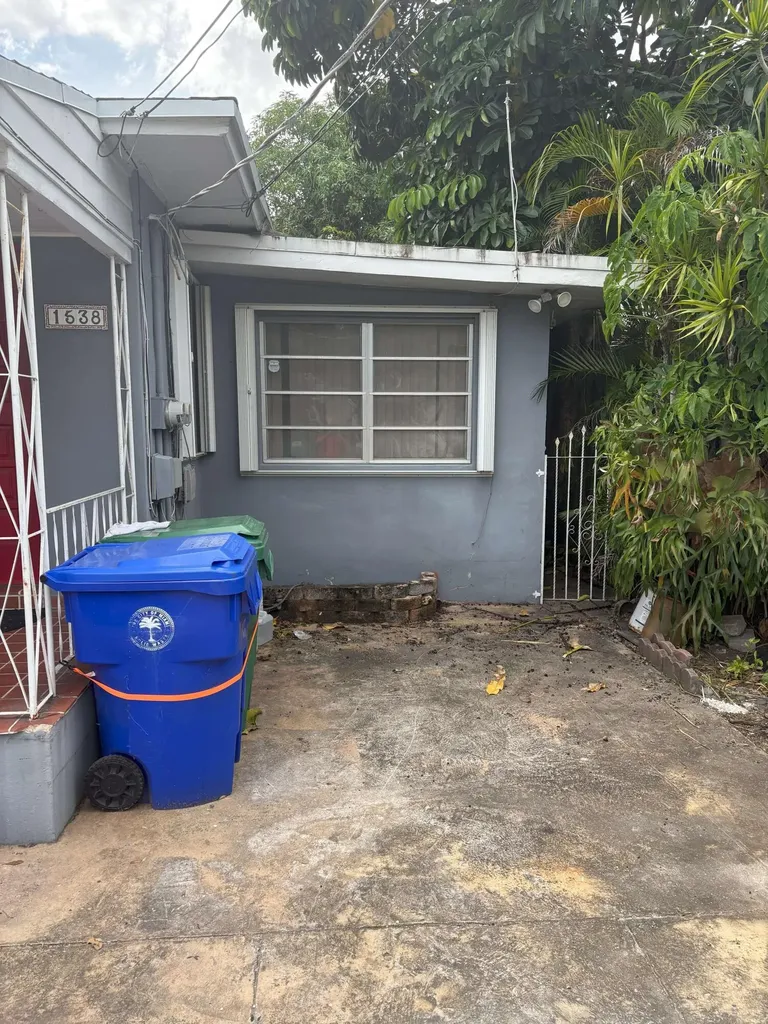 1538 NW 15th Avenue Miami FL 33125