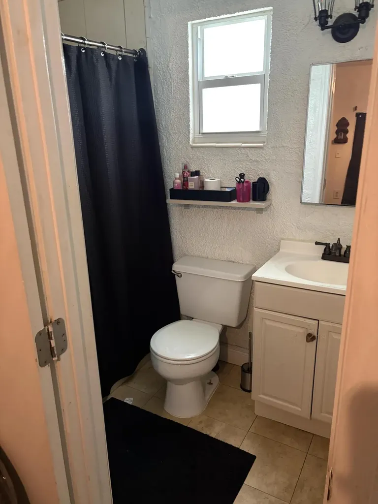 1538 NW 15th Avenue Miami FL 33125