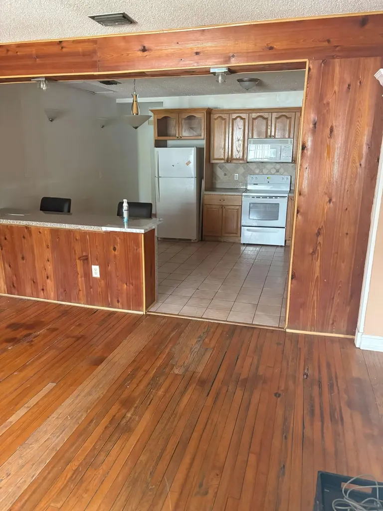 1538 NW 15th Avenue Miami FL 33125