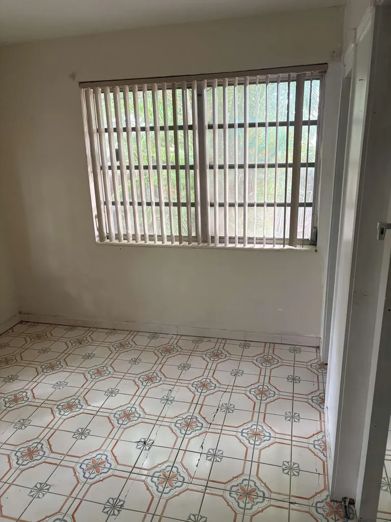 1538 NW 15th Avenue Miami FL 33125