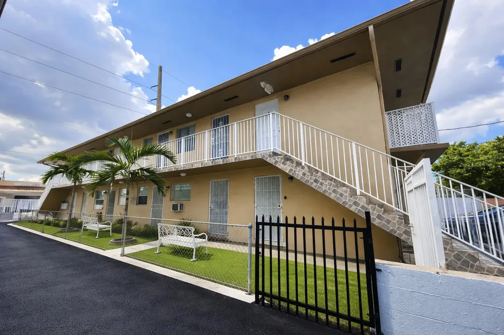 715 W 29th Street Hialeah FL