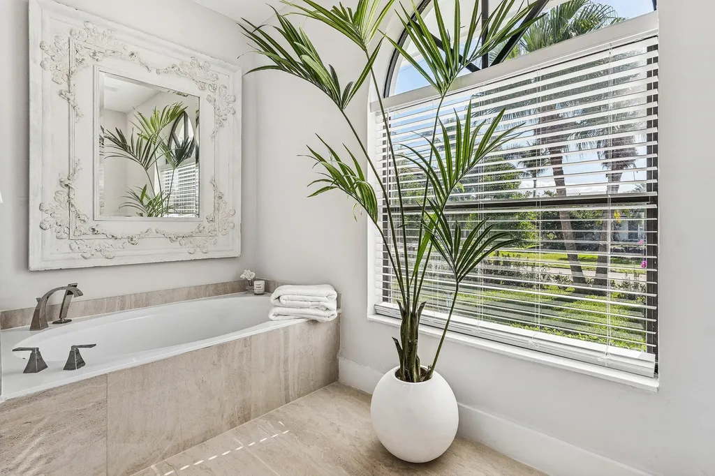 48 Harbour Drive N Boynton Beach FL 33435