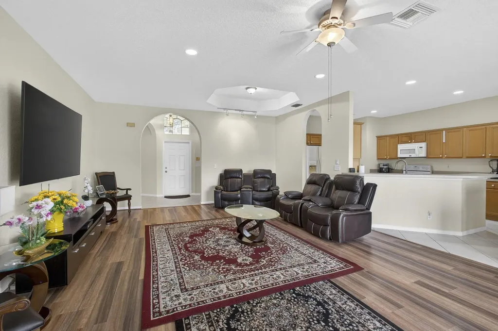 8600 Pine Cay West Palm Beach FL 33411