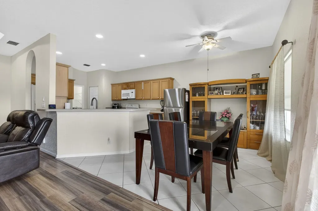 8600 Pine Cay West Palm Beach FL 33411