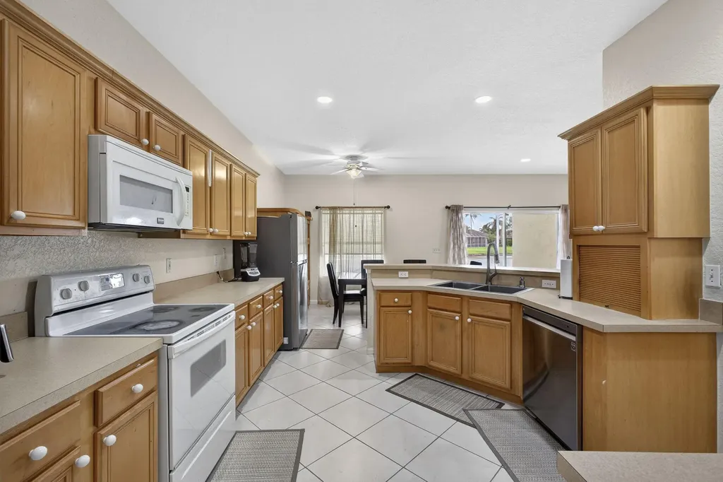 8600 Pine Cay West Palm Beach FL 33411