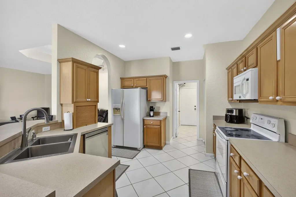 8600 Pine Cay West Palm Beach FL 33411