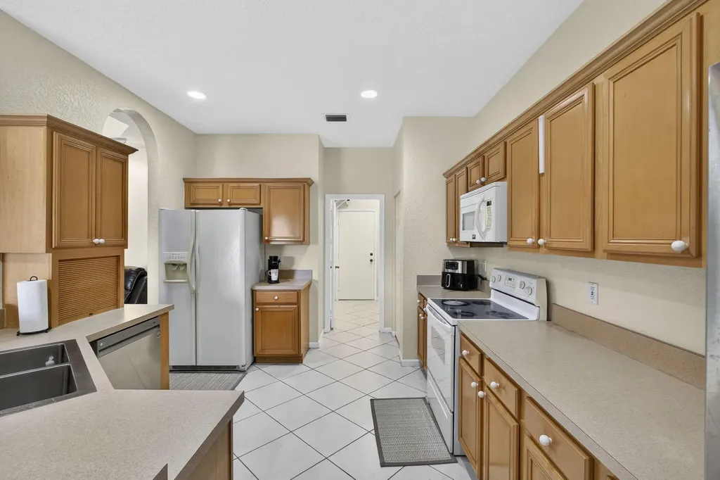 8600 Pine Cay West Palm Beach FL 33411