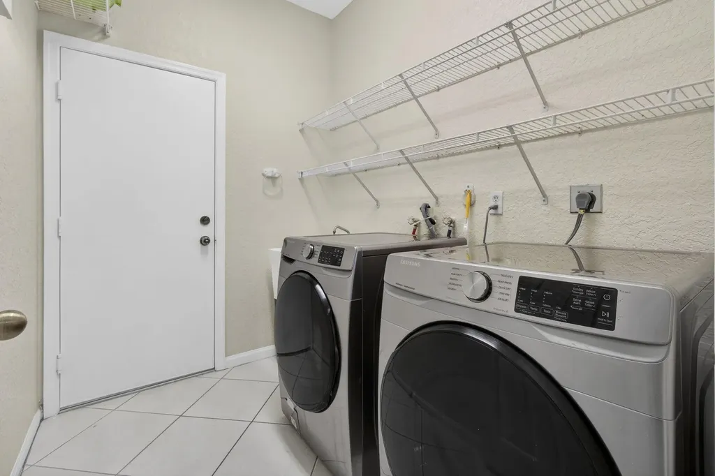 8600 Pine Cay West Palm Beach FL 33411