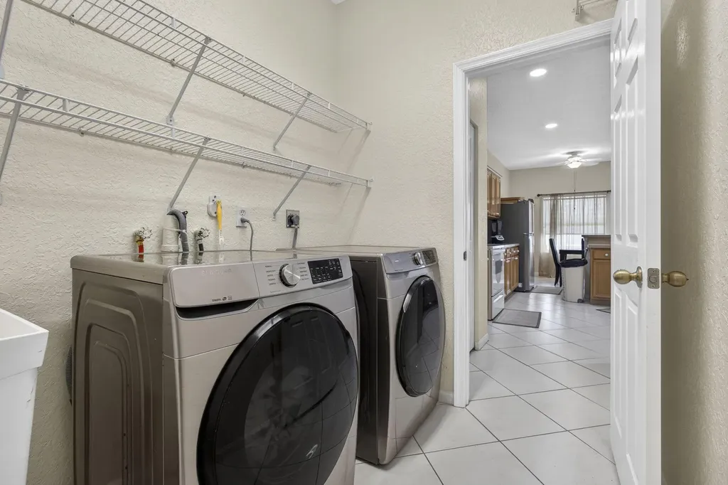 8600 Pine Cay West Palm Beach FL 33411