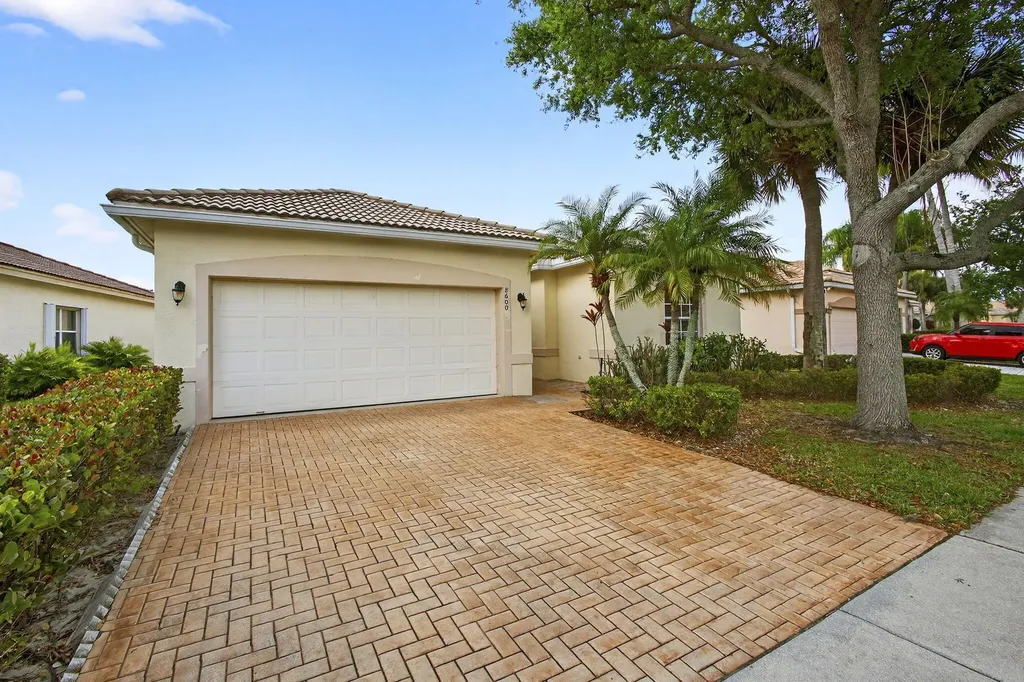 8600 Pine Cay West Palm Beach FL 33411