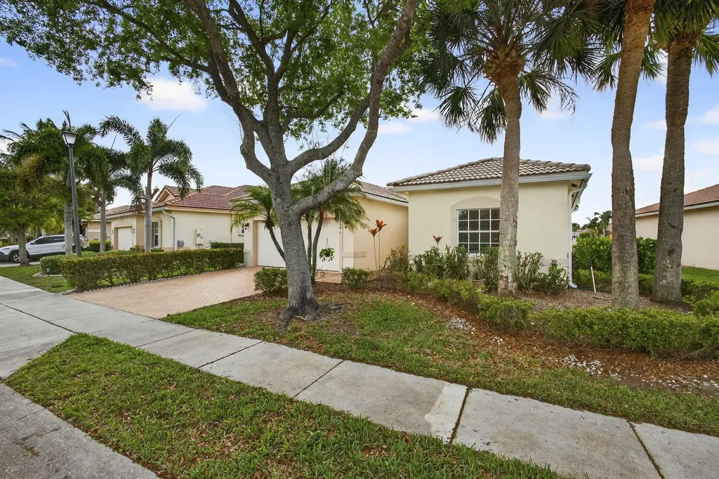 8600 Pine Cay West Palm Beach FL 33411
