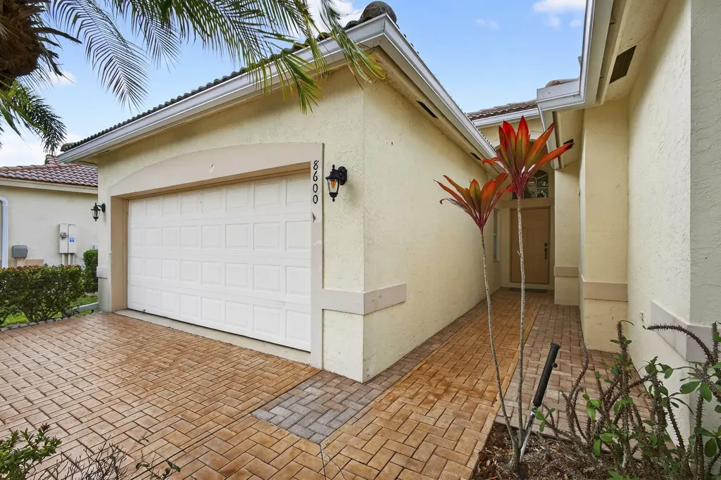 8600 Pine Cay West Palm Beach FL 33411