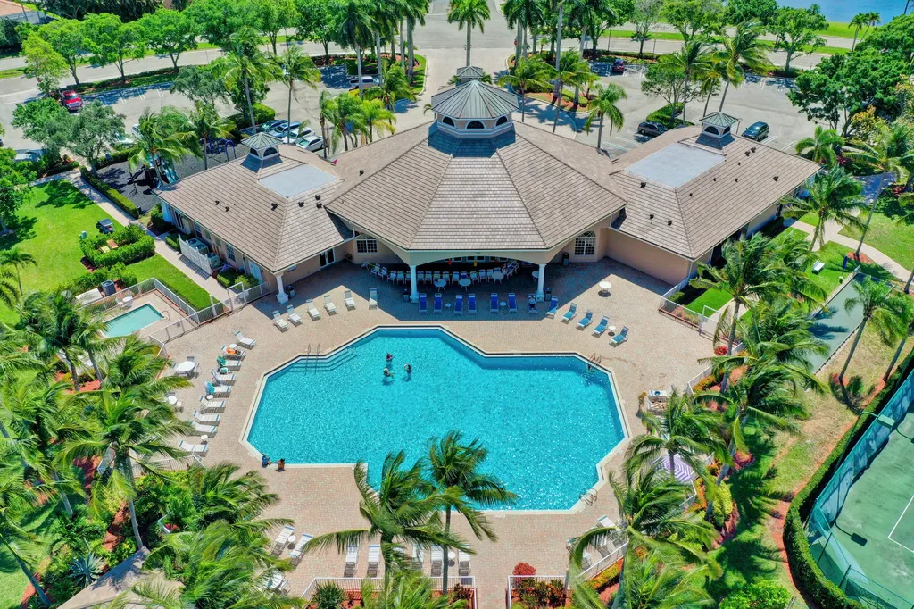8600 Pine Cay West Palm Beach FL 33411