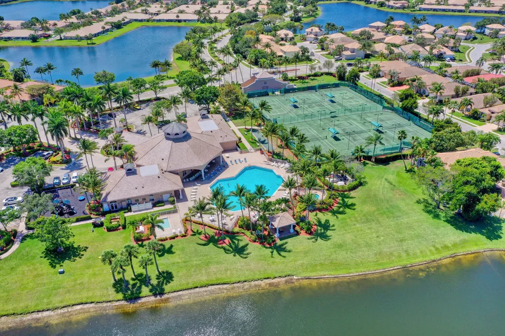 8600 Pine Cay West Palm Beach FL 33411