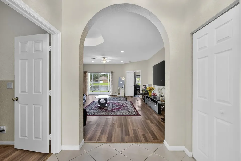 8600 Pine Cay West Palm Beach FL 33411
