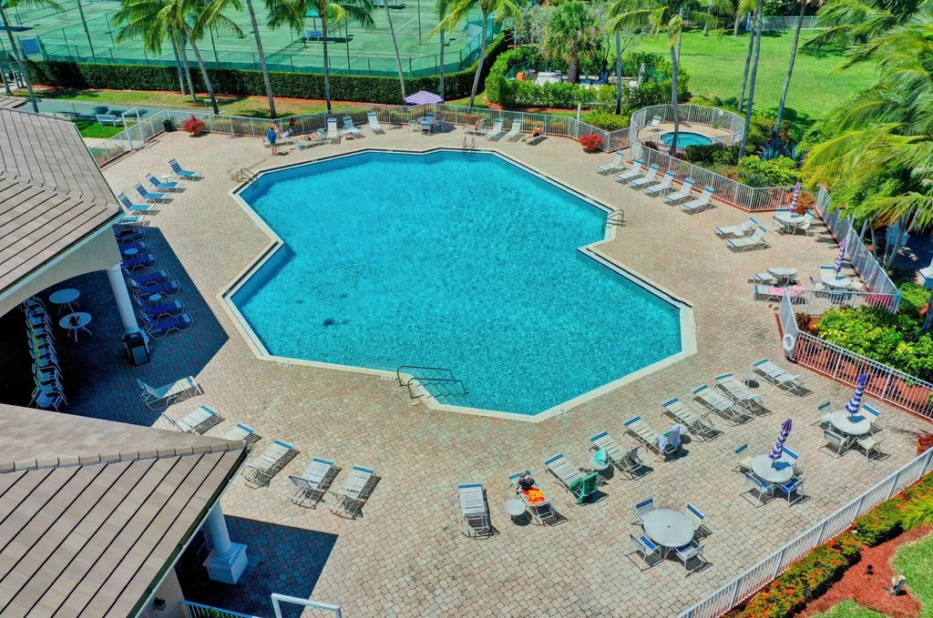 8600 Pine Cay West Palm Beach FL 33411
