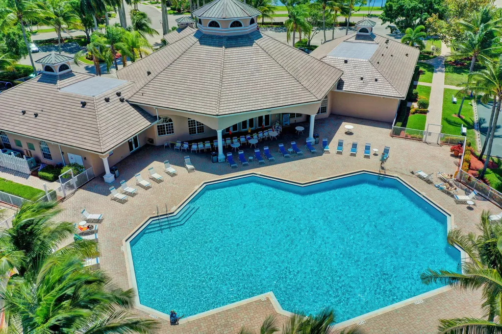 8600 Pine Cay West Palm Beach FL 33411