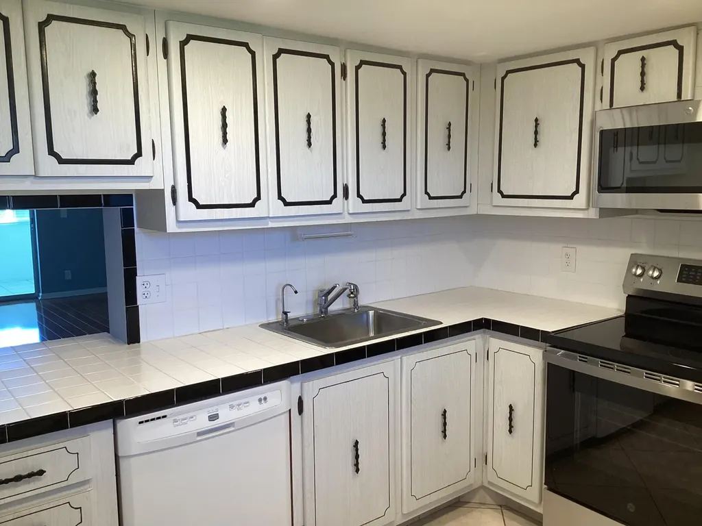 2600 NE 1st Lane Boynton Beach FL 33435