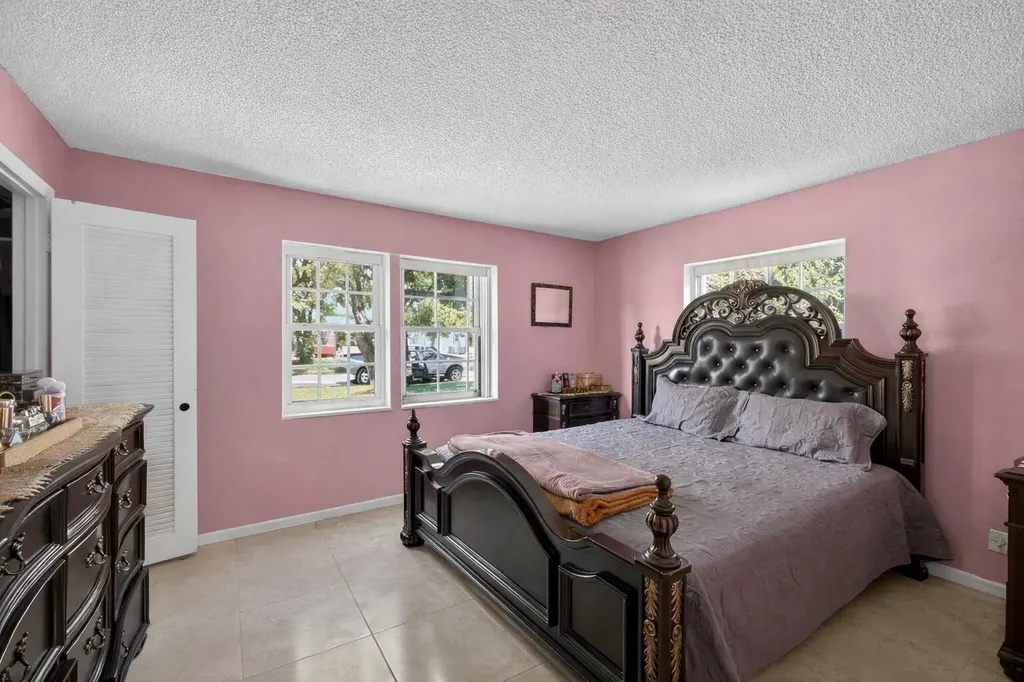 1827 Pinehurst Drive West Palm Beach FL 33407